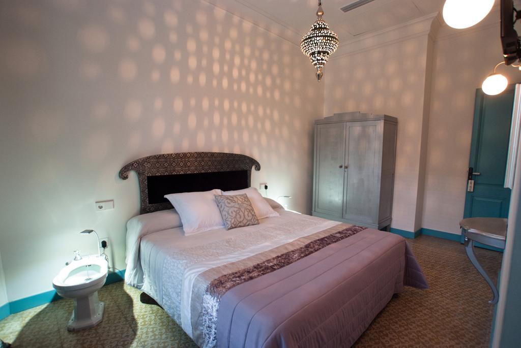 Hotel Hostal Chic Sant Feliu de Guíxols Phòng bức ảnh